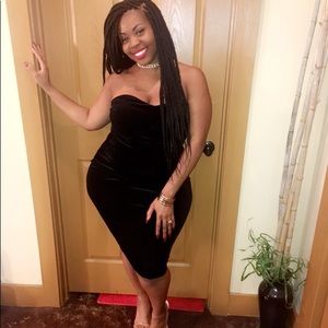 Velvet dress w/ sweetheart neckline.